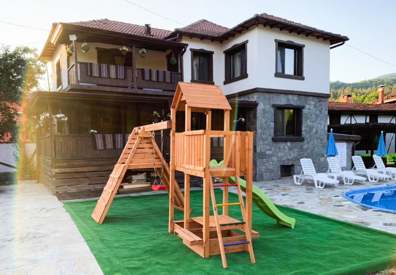 Карамановите Къщи Apriltsi  Luaran gambar