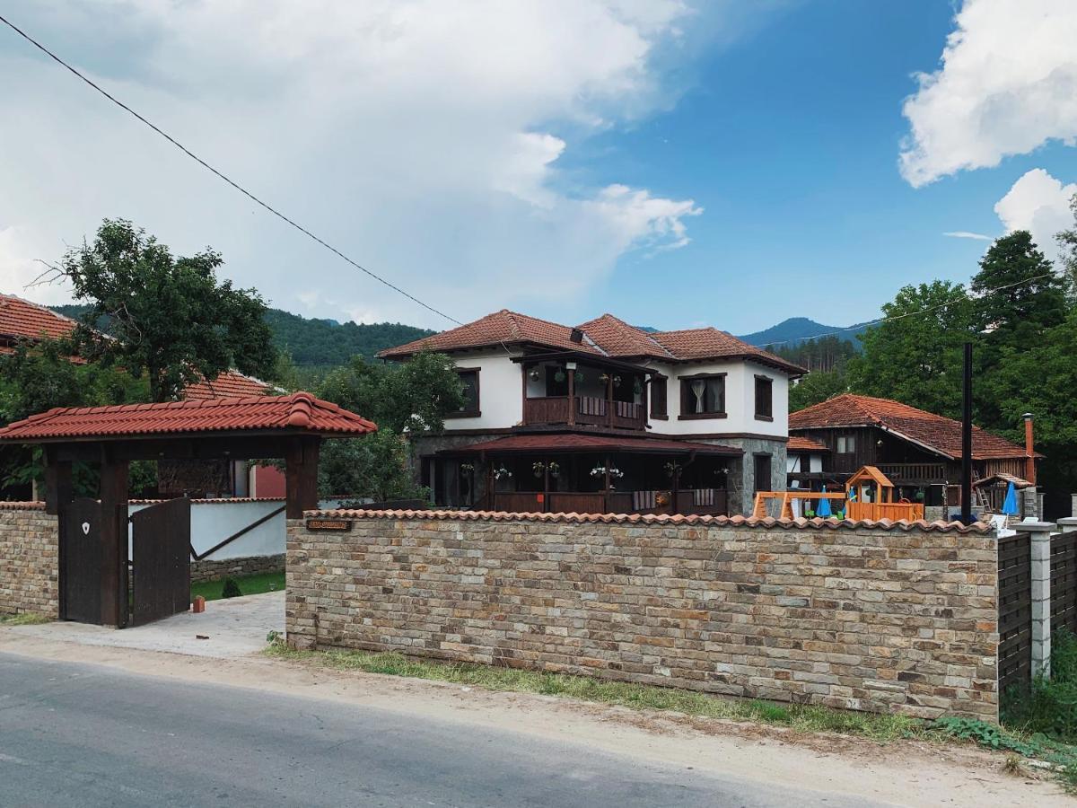 Карамановите Къщи Apriltsi  Luaran gambar