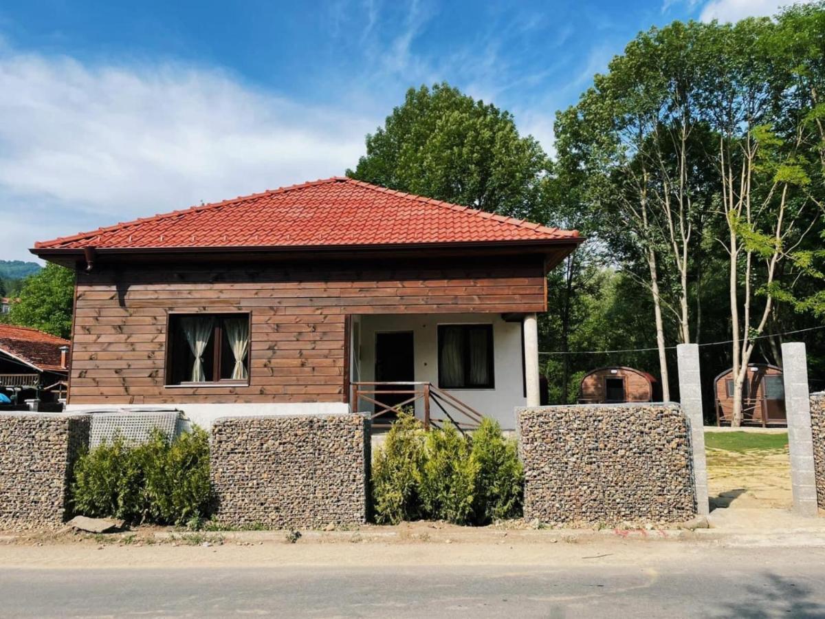 Карамановите Къщи Apriltsi  Luaran gambar